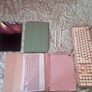 IPad 6(2018) BUNDLE!! COMES WIRH EVERYTHING SHOWN!!